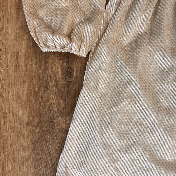 Alice + Olivia Beige Rania Wrap Style Mid-Length Pleated Cocktail Dress Sz 2 - Picture 5 of 15